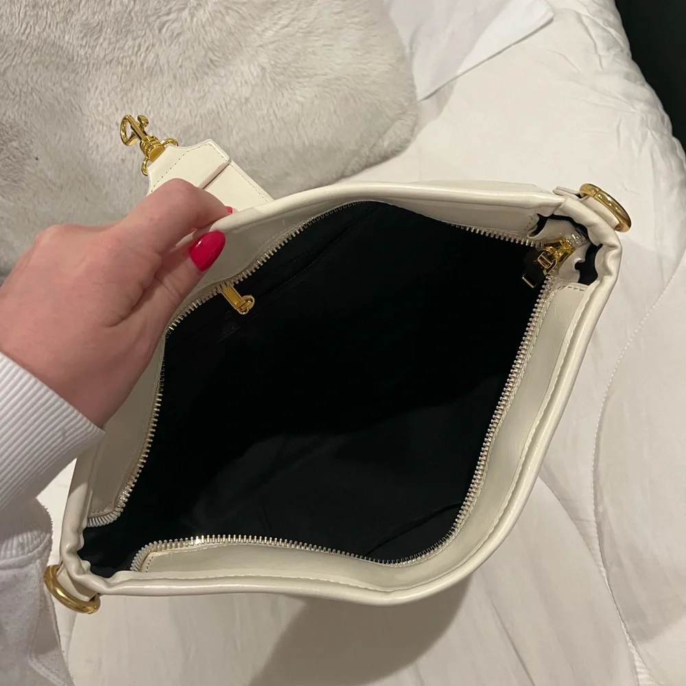 Spacious cream and gold purse with detachable strap. Never used! - Picture 5 of 5